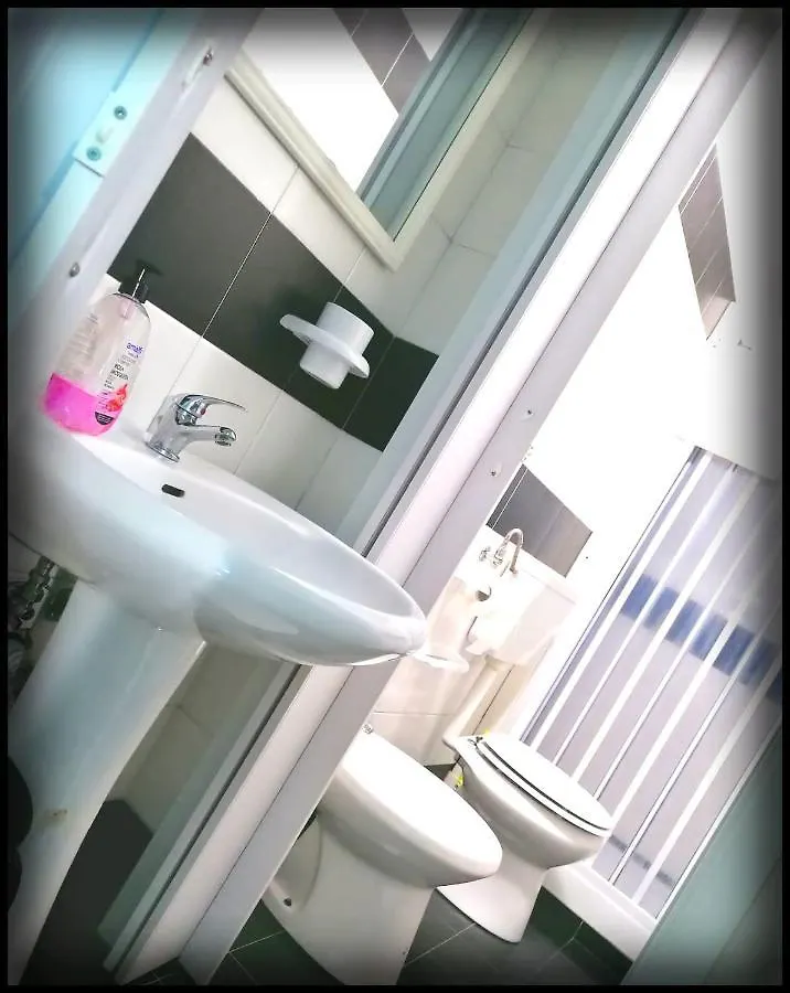 ** Bed & Breakfast A Due Passi Bnb Catania Italy